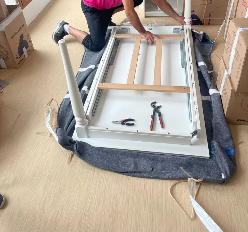 Remontage d'une table à l'arrivée